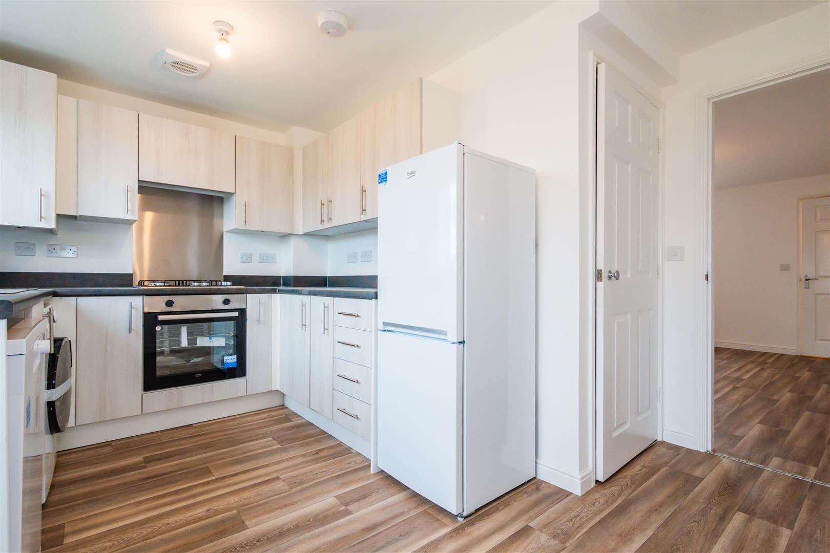 2 Bedroom House To Rent image 6